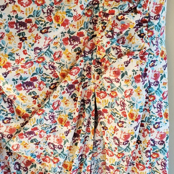 Like new floral Midi skirt with slit - Picture 7 of 9